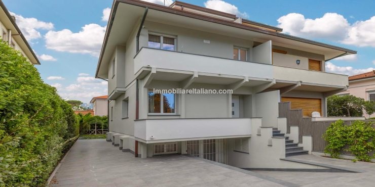 Luxury Tuscan villa for sale. Marina di Pietrasanta, Forte dei Marmi
