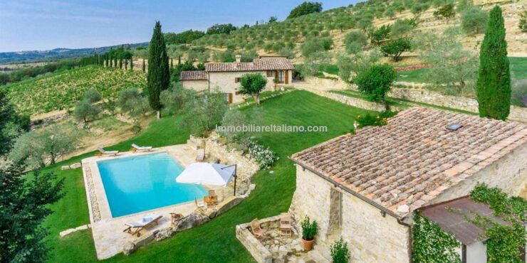 Farmhouse with pool
