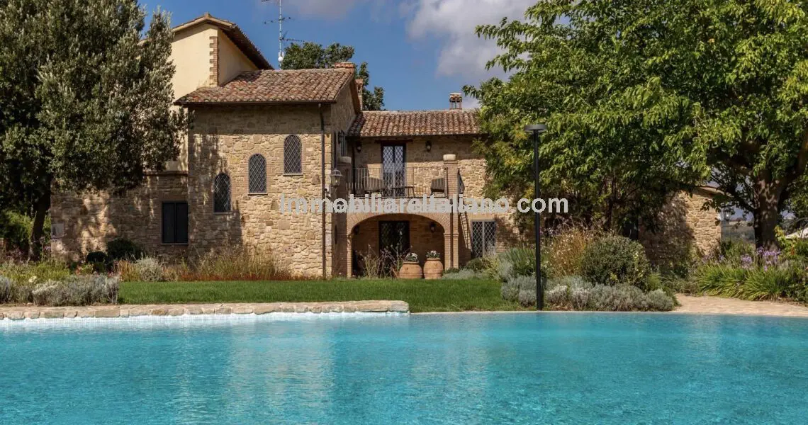 Umbria villa with pool