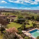 External view, Tuscan Bed and Breakfast property and pool