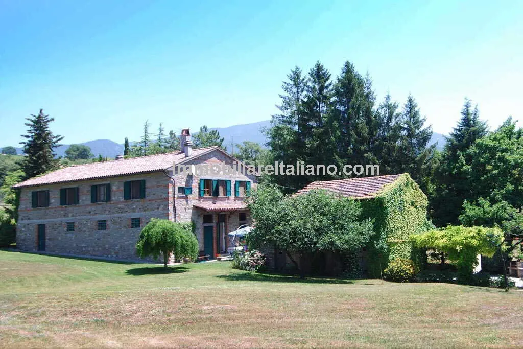 SOLDSecluded but not isolated Tuscan property