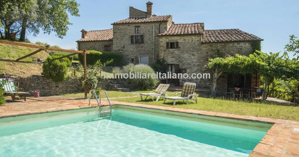 SOLDLarge farmhouse – Monterchi Anghiari Tuscany