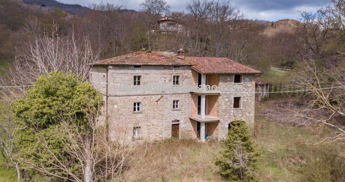 Stone Farmhouse In Tuscany