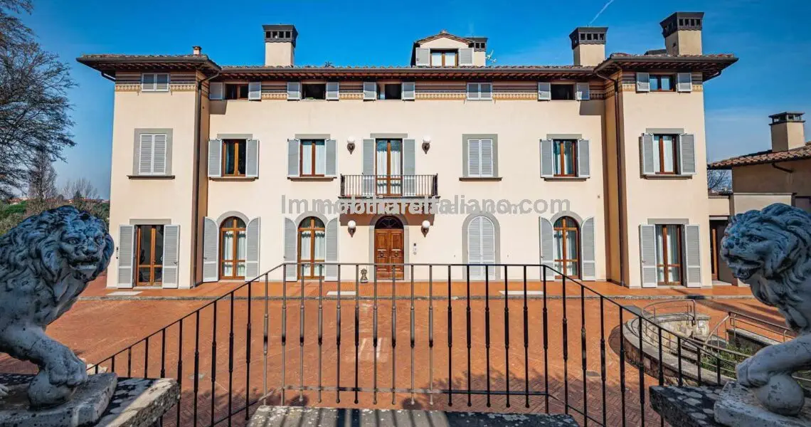 Arezzo Villa Property