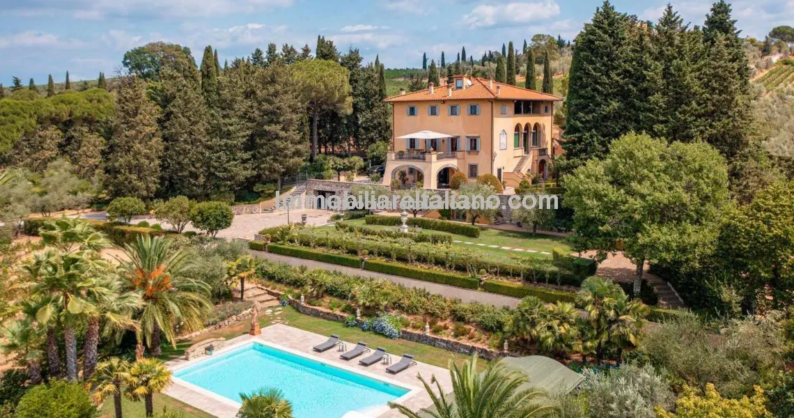 Chiantishire Villa Property