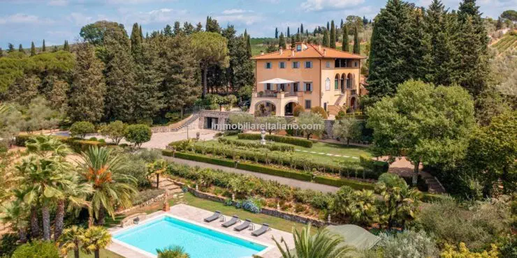 Chiantishire Villa Property