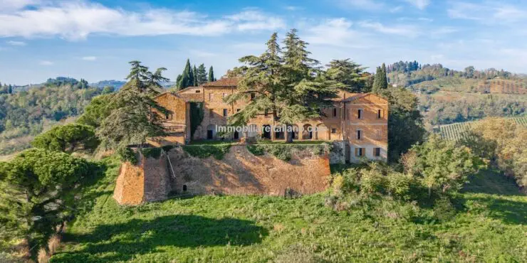 UNDER CONTRACTCastle Real Estate