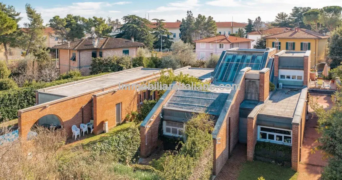 Pisa Villa