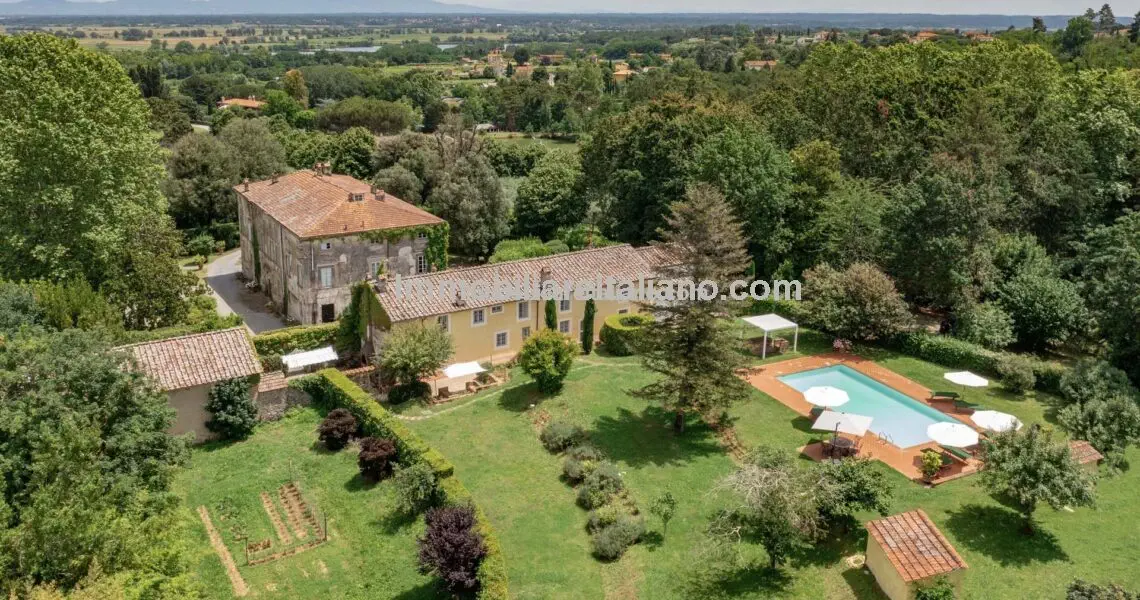 Period Tuscan Property