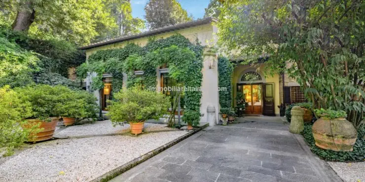 SOLDFlorence Villa Property