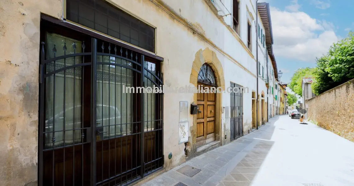 UNDER CONTRACTSimple Sansepolcro Apartment Property