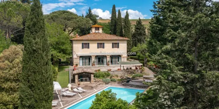 UNDER OFFERLuxury villa with pool