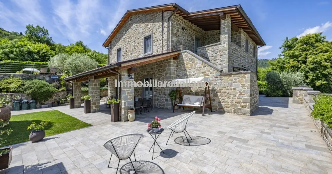 Restored 6 bed traditional Tuscan farmhouse