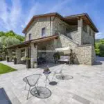 External view of 6 bedroomed Tusacn farmhouse