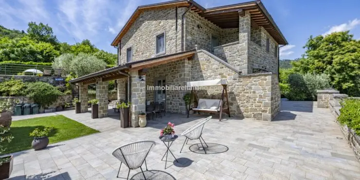 Restored 6 bed traditional Tuscan farmhouse