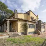External view of Florence villa for sale.
